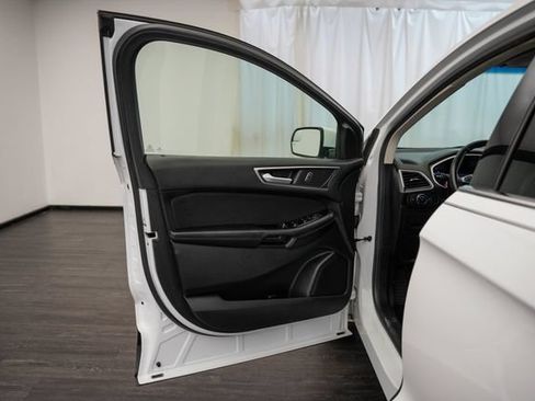 Used 2015 Ford Edge SEL FWD image 16