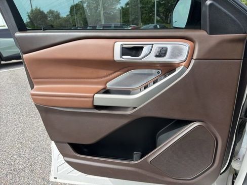 Used 2022 Ford Explorer King Ranch image 8