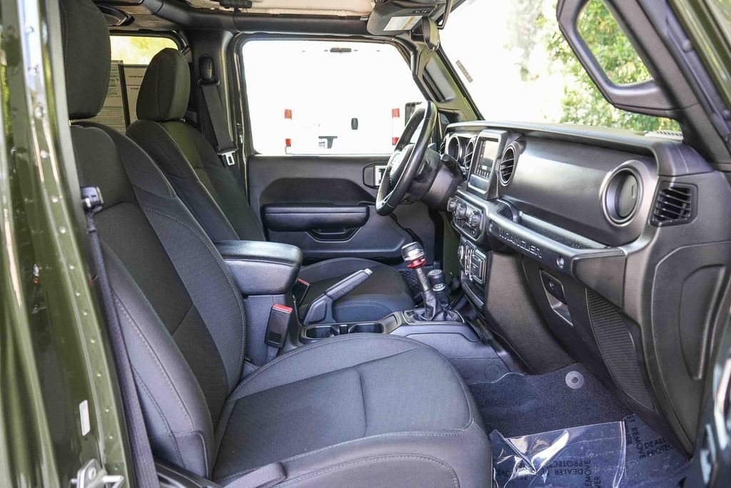 Used 2022 Jeep Wrangler Unlimited Sport AWD/4WD image 15