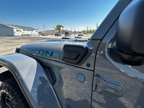 Used 2023 Jeep Wrangler Unlimited Rubicon 4xe w/ Cold Weather Group AWD/4WD image 33