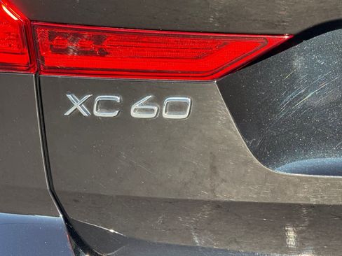 Used 2025 Volvo XC60 B5 Plus image 32