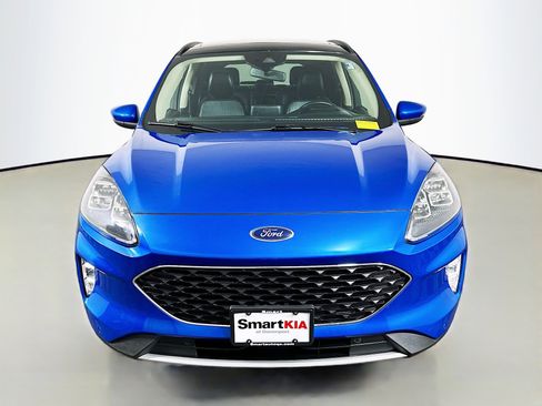 Used 2020 Ford Escape Titanium image 2