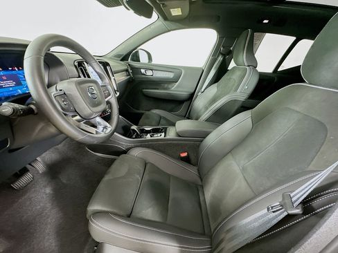 Used 2025 Volvo XC40 B5 Plus AWD/4WD image 31