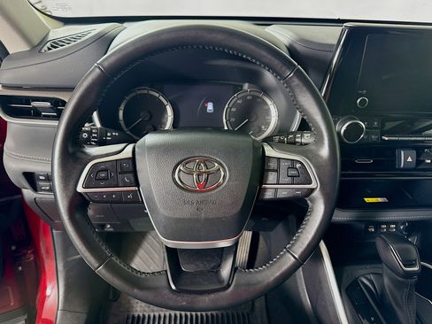 Certified 2023 Toyota Highlander XLE image 12