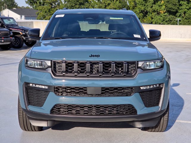 New 2027 Jeep Grand Cherokee Limited w/ Limited Altitude Package RWD image 2