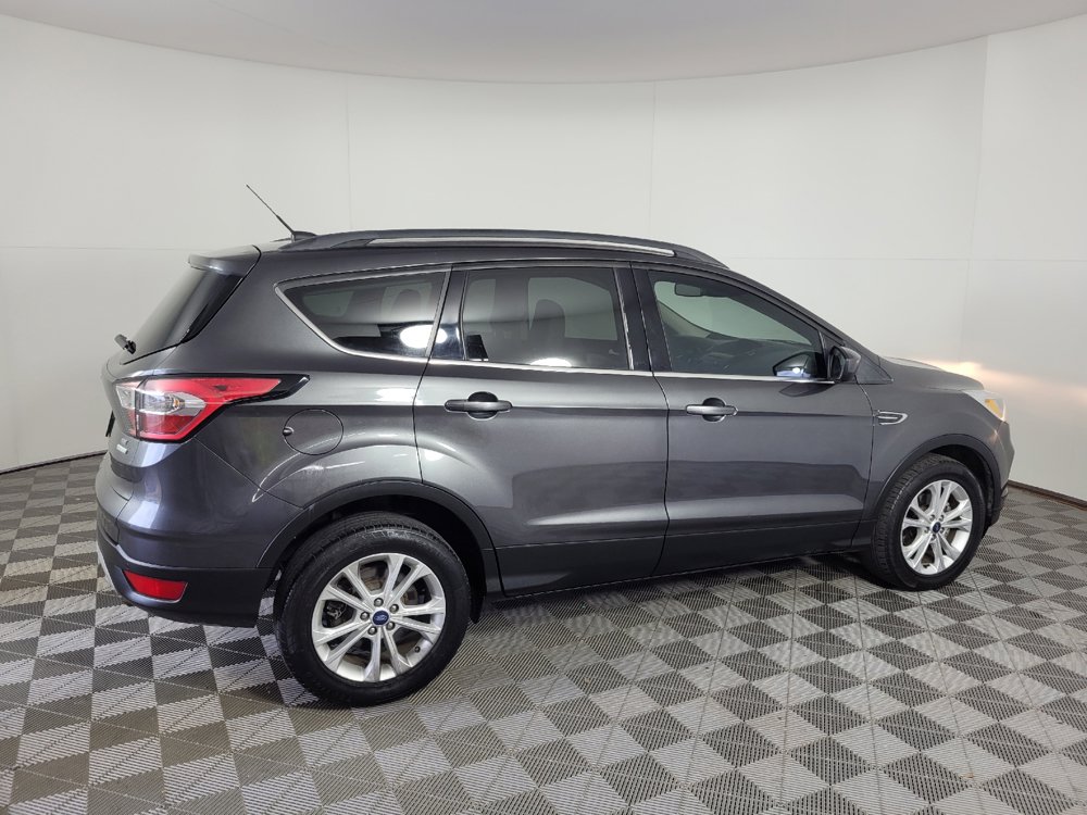 Used 2018 Ford Escape SE w/ Ford Safe & Smart Package FWD image 10