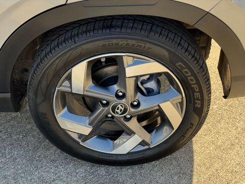 Used 2025 Hyundai Venue SEL image 31
