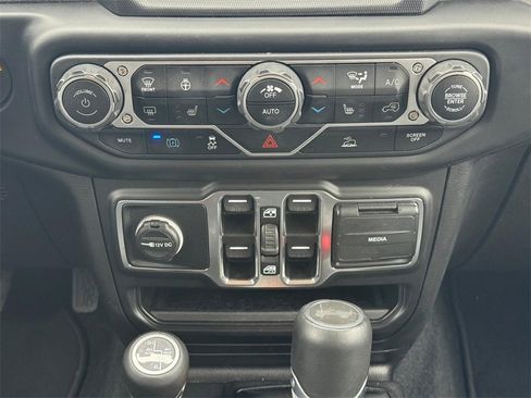 Used 2022 Jeep Wrangler Unlimited Sahara w/ Cold Weather Group image 16