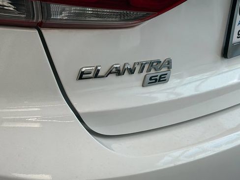 Used 2018 Hyundai Elantra SE w/ SE Connectivity Package 04 FWD image 10