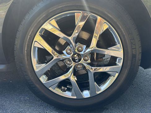 Used 2019 Kia Sorento SX image 11