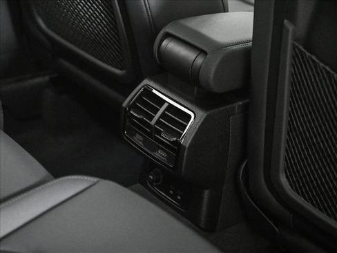 Certified 2025 Audi Q3 2.0T Premium Plus w/ Premium Plus Package image 18