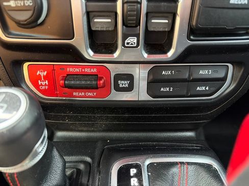 Used 2019 Jeep Wrangler Unlimited Rubicon AWD/4WD image 38