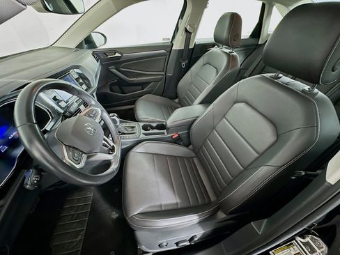 Used 2024 Volkswagen Jetta SE image 13