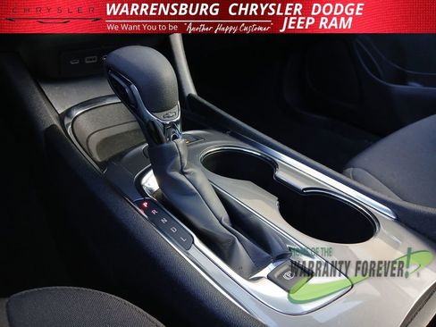 Used 2024 Chevrolet Malibu LT image 25