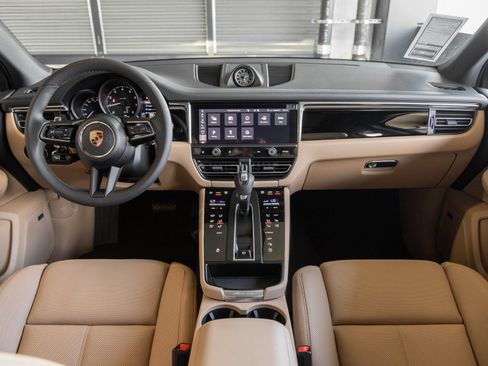 Certified 2026 Porsche Macan AWD/4WD image 11