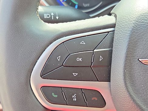 Used 2023 Chrysler Pacifica Touring-L FWD image 37