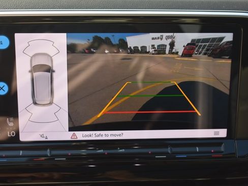 Used 2025 Volkswagen Atlas SE w/ Panoramic Sunroof Package FWD image 27