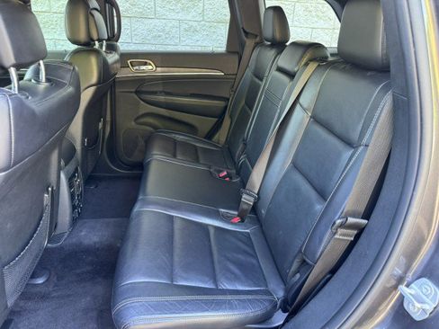 Used 2017 Jeep Grand Cherokee Limited AWD/4WD image 8