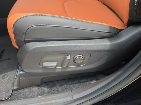 New 2026 Kia Carnival EX FWD image 21