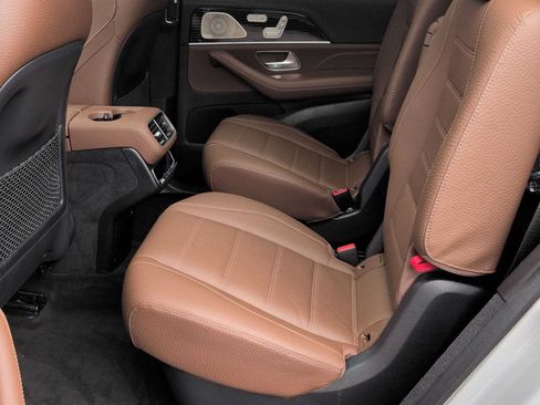Used 2024 Mercedes-Benz GLS 450 4MATIC image 21