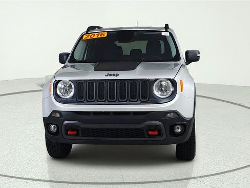 Used 2016 Jeep Renegade Trailhawk AWD/4WD image 2