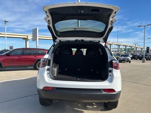 New 2026 Jeep Compass Latitude AWD/4WD image 9