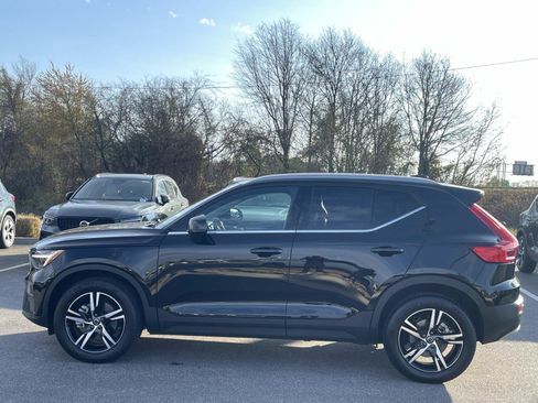 Certified 2025 Volvo XC40 B5 Core image 4