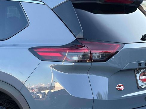 Certified 2025 Nissan Rogue SV image 9