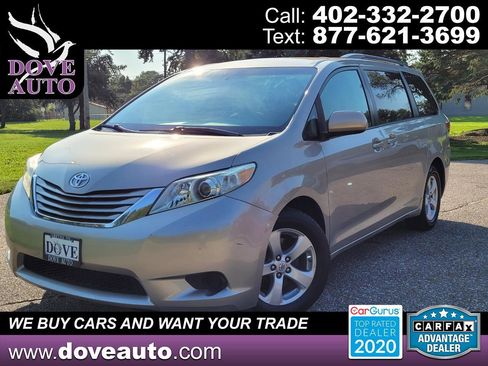 Used 2017 Toyota Sienna LE image 1