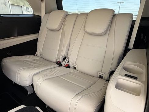 Used 2026 Mercedes-Benz GLS 580 4MATIC image 31