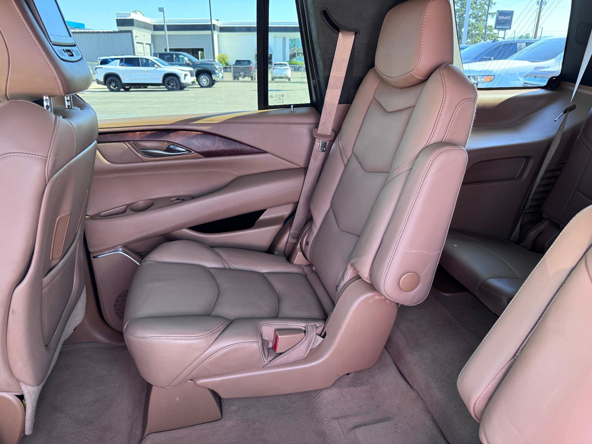 Used 2017 Cadillac Escalade Platinum AWD/4WD image 16