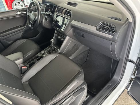Used 2018 Volkswagen Tiguan SE AWD/4WD image 35