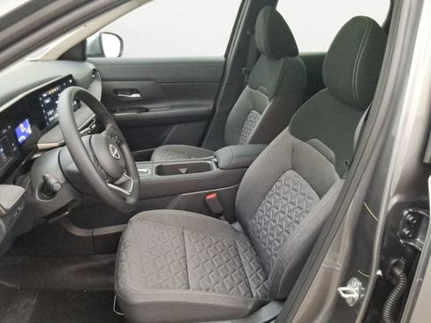 Used 2025 Nissan Kicks SV w/ SV Premium Package FWD image 11