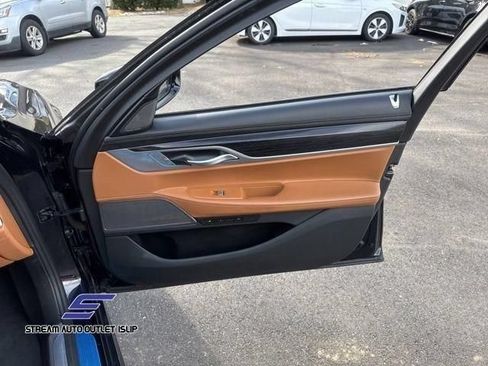 Used 2022 BMW 750Li xDrive AWD/4WD image 17