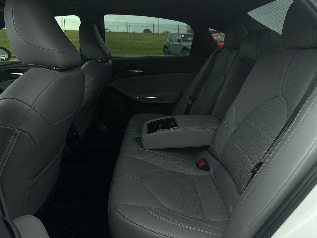 Used 2019 Toyota Avalon Limited w/ Advanced Safety Package FWD image 11