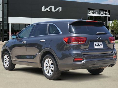 Used 2019 Kia Sorento AWD V6 image 4