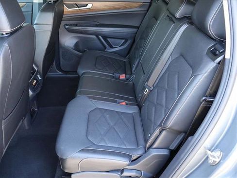 Used 2025 Volkswagen Atlas SE AWD/4WD image 20