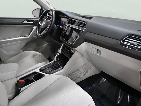 Used 2022 Volkswagen Tiguan SE AWD/4WD image 19