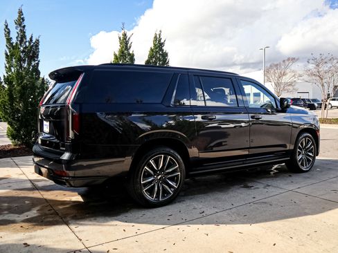 Used 2023 Cadillac Escalade ESV Sport w/ Touring Package image 11