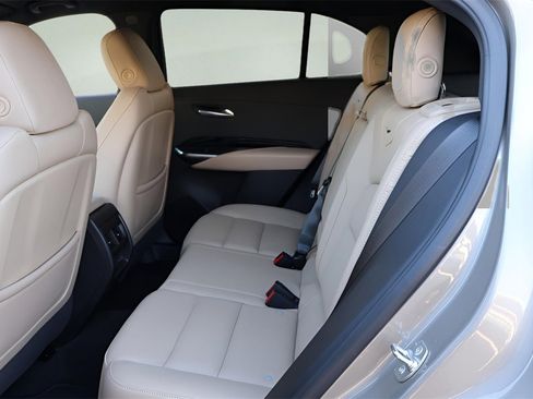 Used 2024 Cadillac XT4 Luxury w/ Cold Weather Package image 13