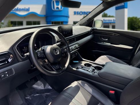 Used 2025 Honda Pilot Black Edition image 13