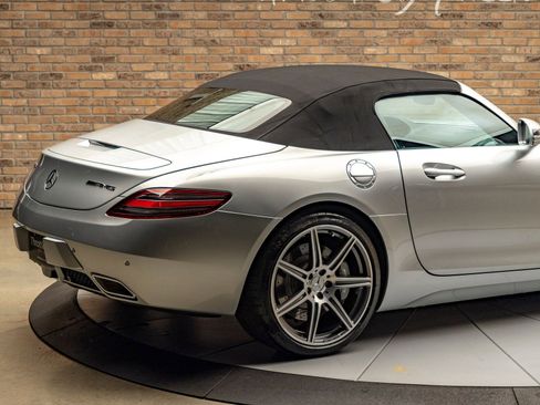 Used 2012 Mercedes-Benz SLS AMG Roadster image 15