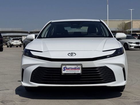 Used 2025 Toyota Camry LE image 7