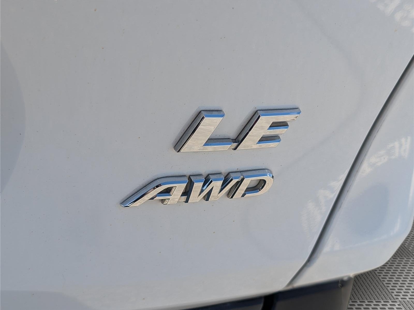 Used 2019 Toyota RAV4 LE w/ Carpet Mat Package AWD/4WD image 10