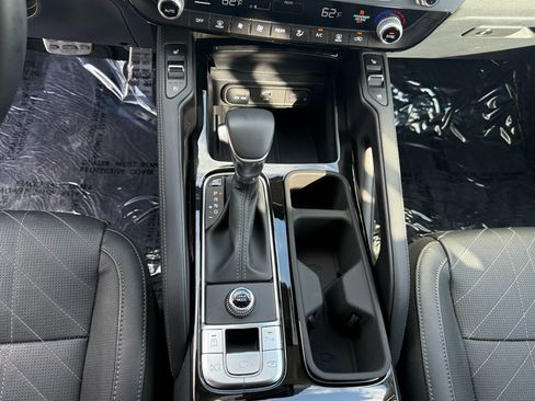 Used 2025 Kia Telluride SX w/ SX Captain's Chair Package FWD image 10