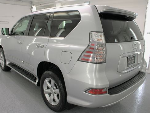 Used 2017 Lexus GX 460 Premium 4D SUV 4WD image 5