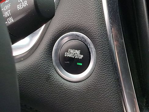 Used 2023 Chevrolet Traverse LT FWD image 26