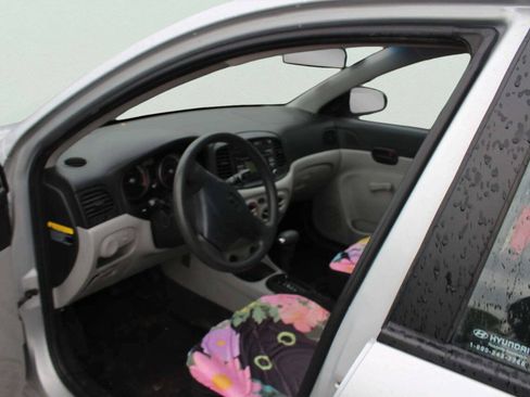 Used 2009 Hyundai Accent GLS w/ Popular Equipment Pkg 5 FWD image 7