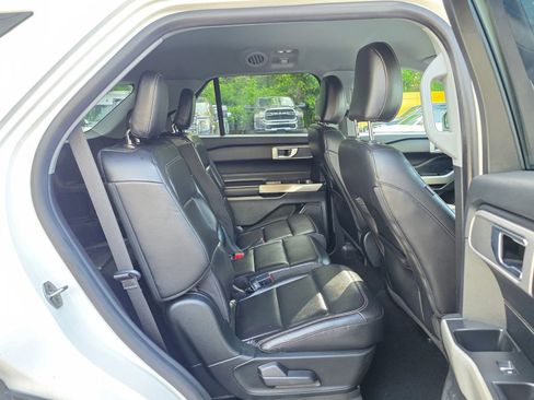 Used 2021 Ford Explorer XLT w/ Equipment Group 202A RWD image 30