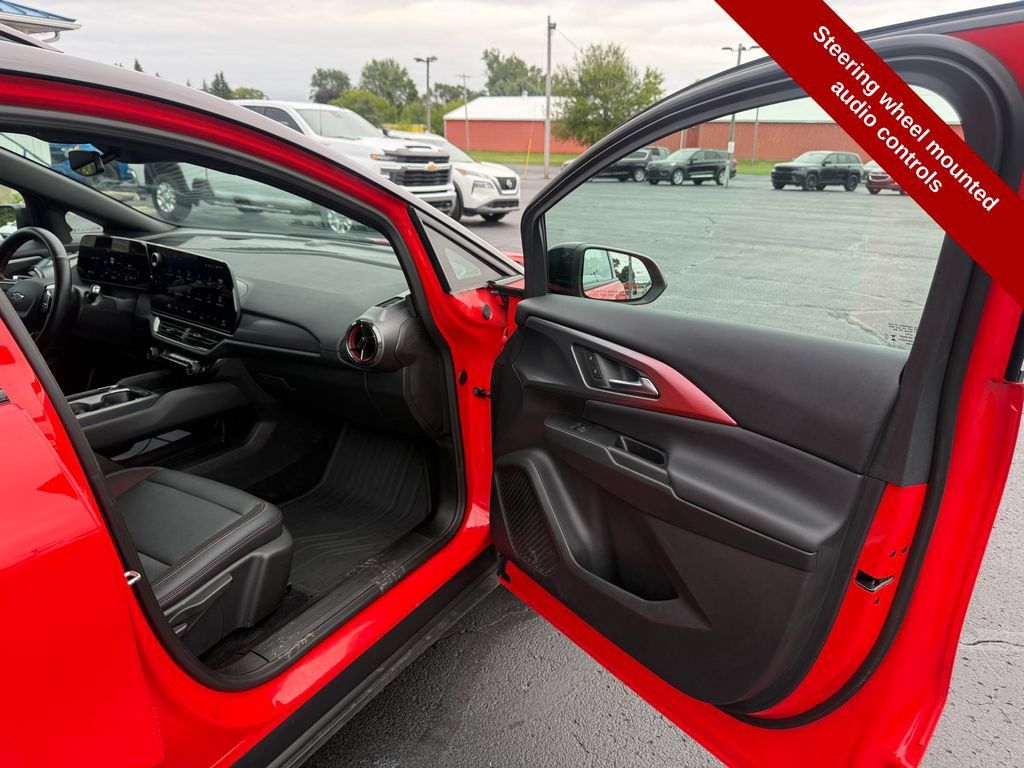 Used 2025 Chevrolet Equinox EV RS FWD image 41